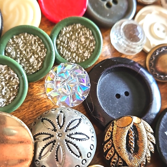 Vintage estate button lot gorgeous variety many sets crafters sewing lot - Picture 10 of 10
